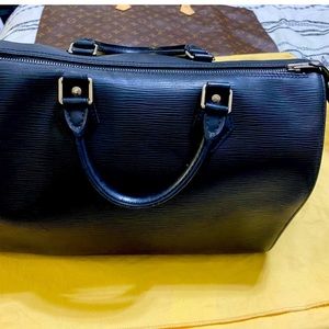 Authentic Louis Vuitton epi speedy